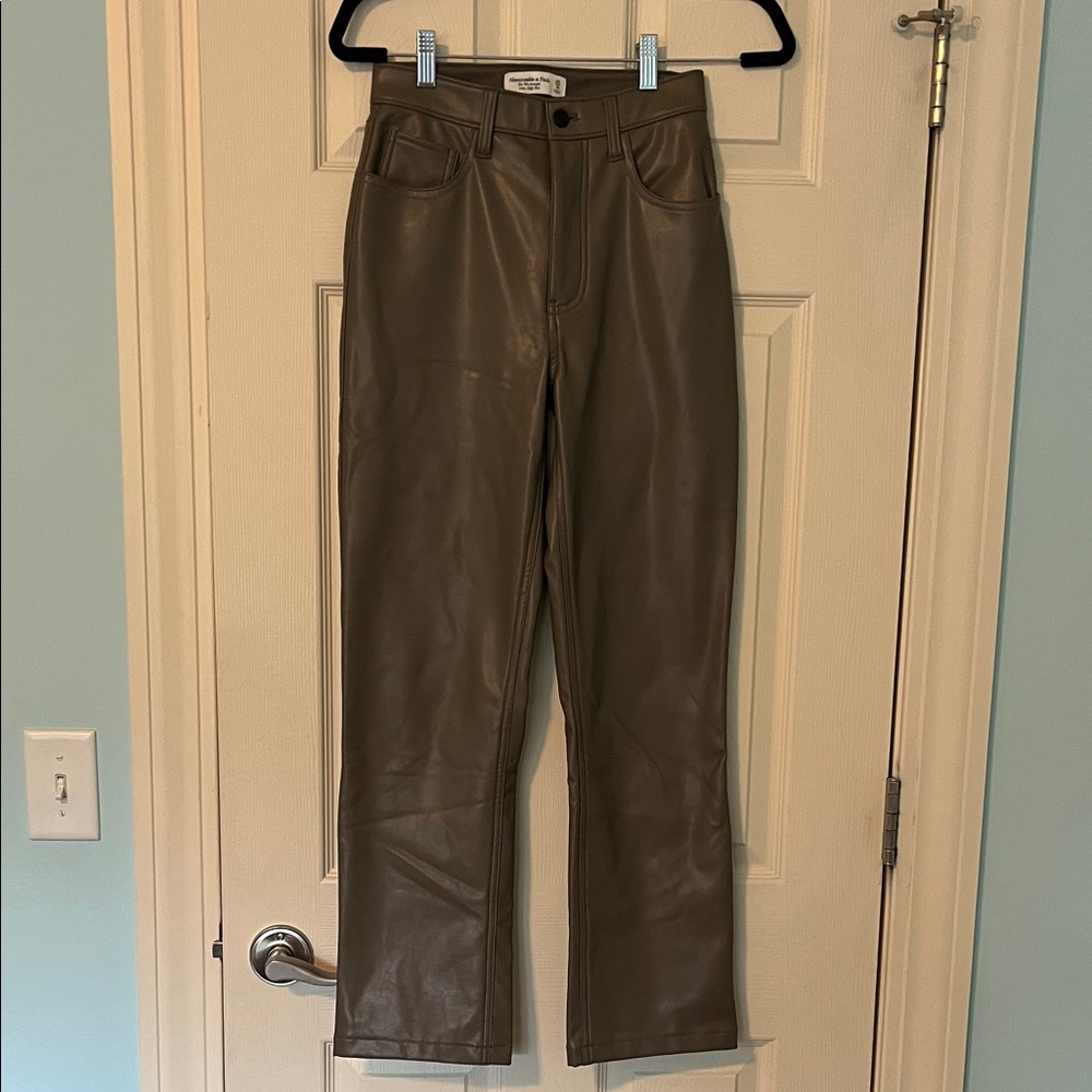 Abercrombie & Fitch  90s Straight Ultra High Rise Vegan Leather Pant